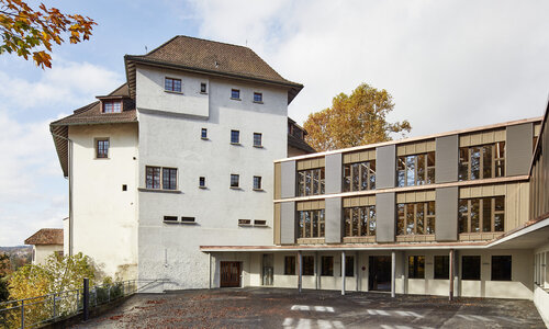 Umbau Turnhalle in Werkatelier Areal Schloss